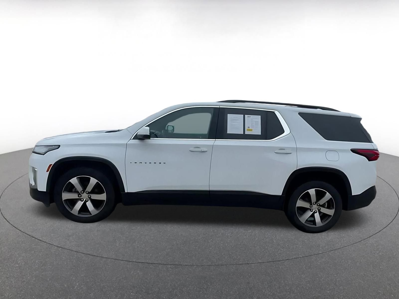 Thumbnail: 2022 Chevrolet Traverse - 9