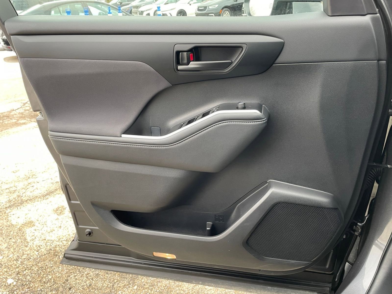 Thumbnail: 2025 Toyota Highlander - 18