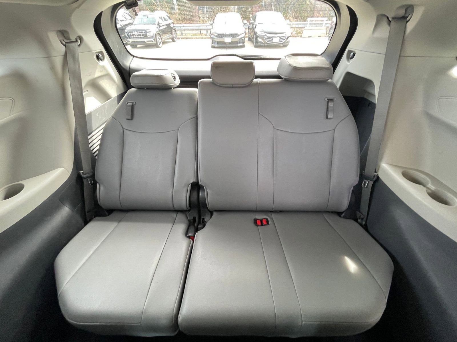 Thumbnail: 2024 Toyota Sienna - 31