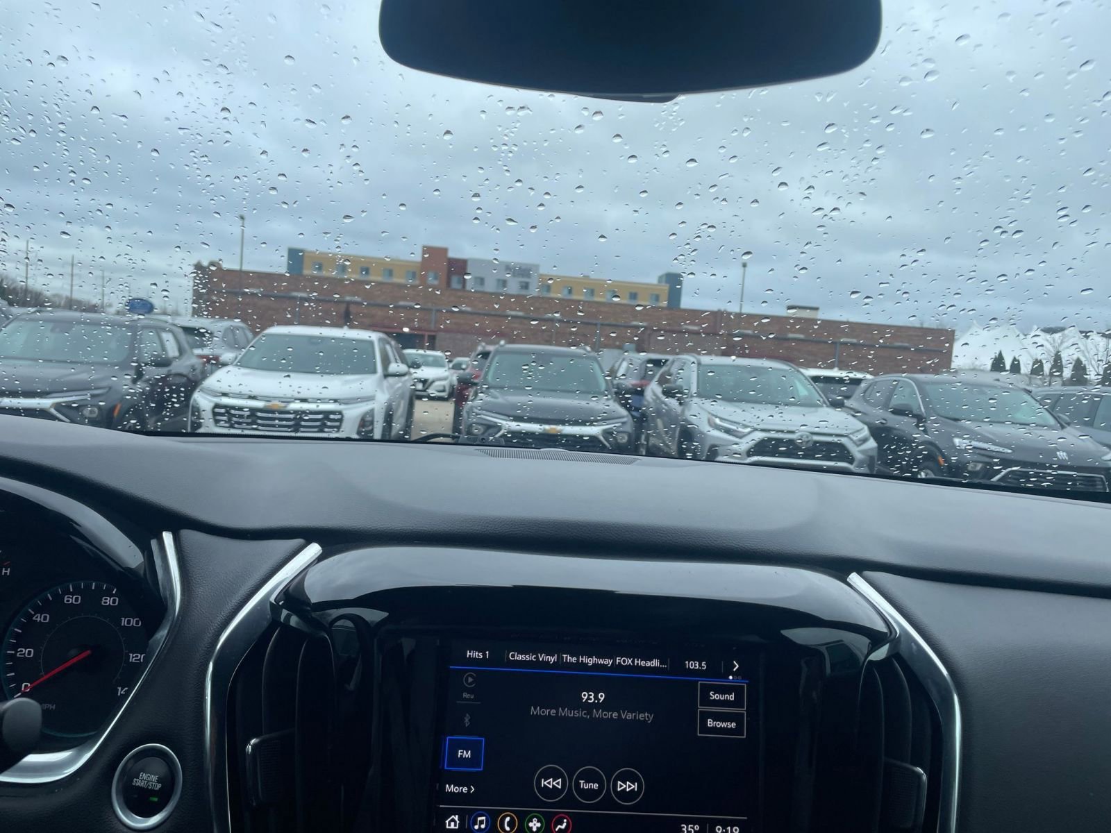 Thumbnail: 2023 Chevrolet Traverse - 17