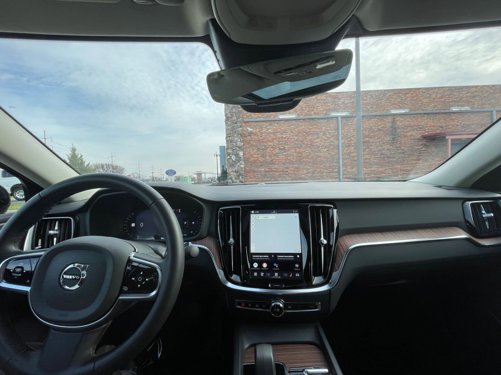 Thumbnail: 2025 Volvo S60 - 33