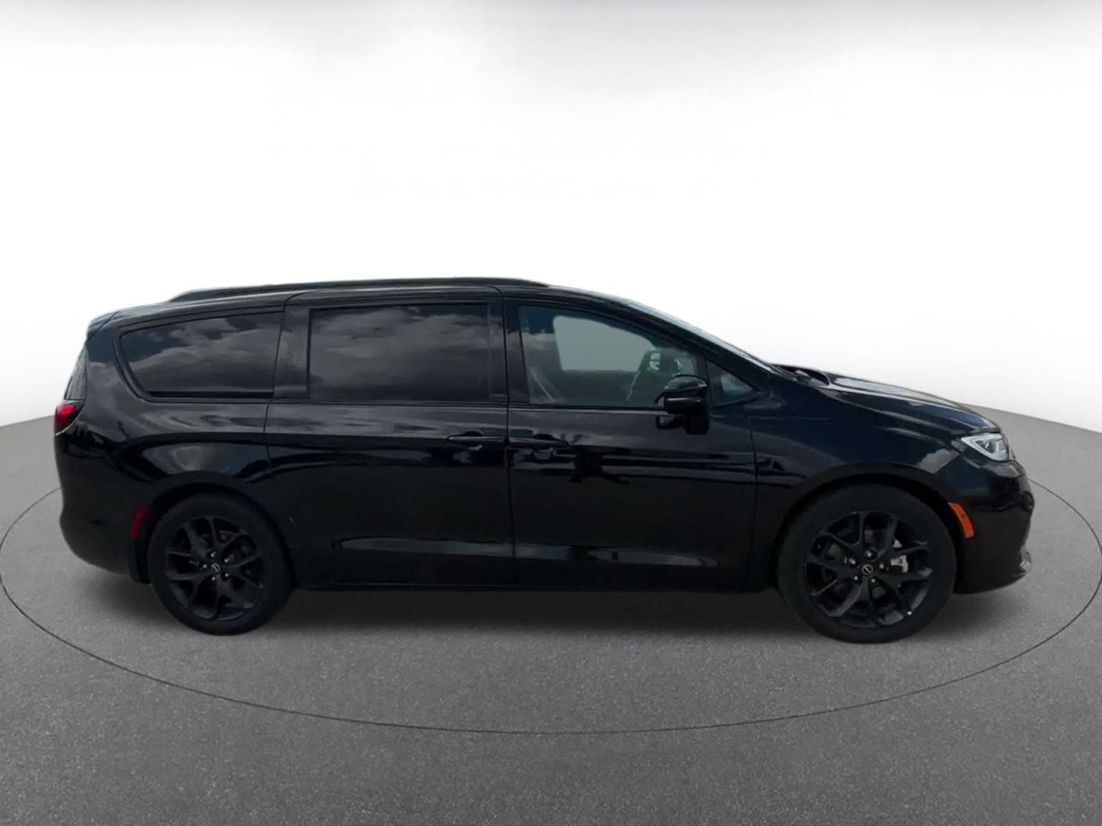 Thumbnail: 2025 Chrysler Pacifica - 15