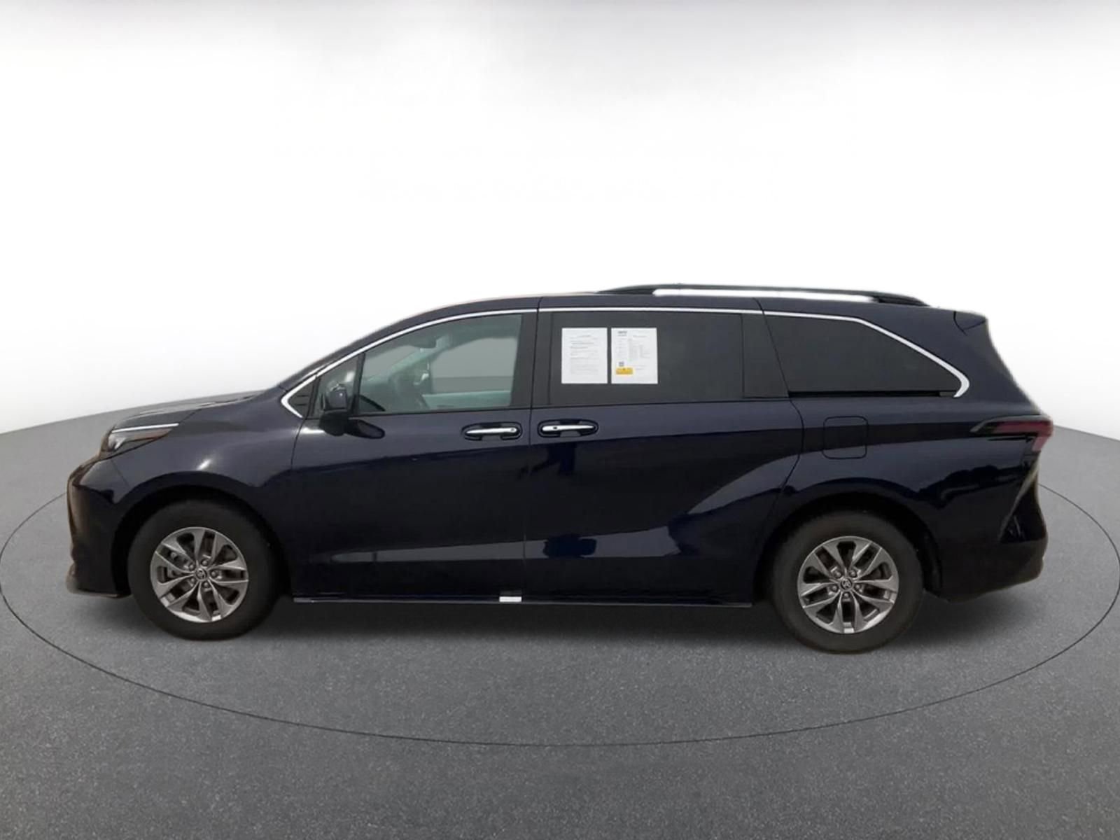 Thumbnail: 2025 Toyota Sienna - 9