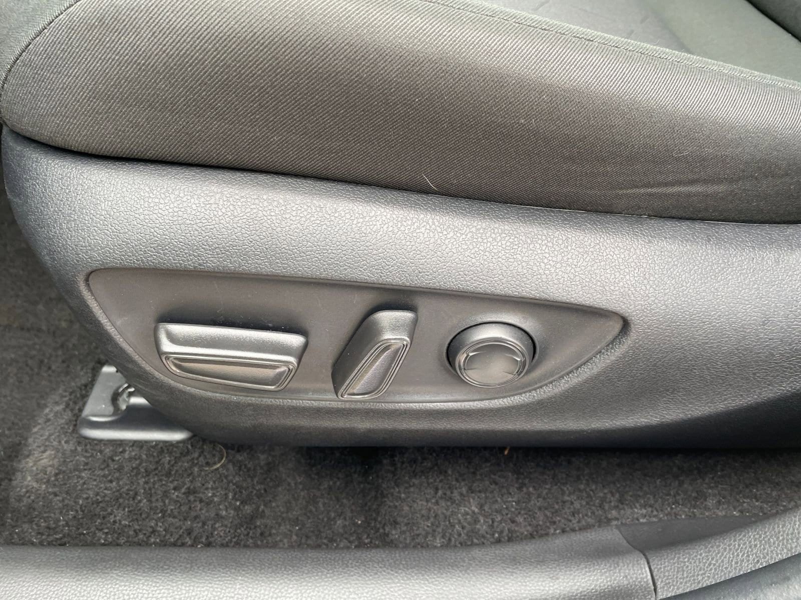 Thumbnail: 2025 Toyota RAV4 - 23