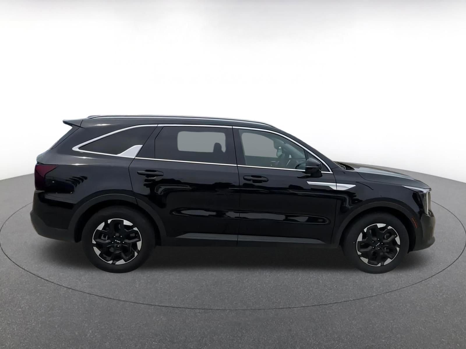2024 Kia Sorento S 16