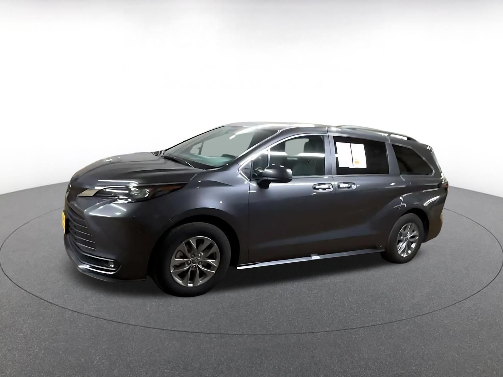 Thumbnail: 2025 Toyota Sienna - 8