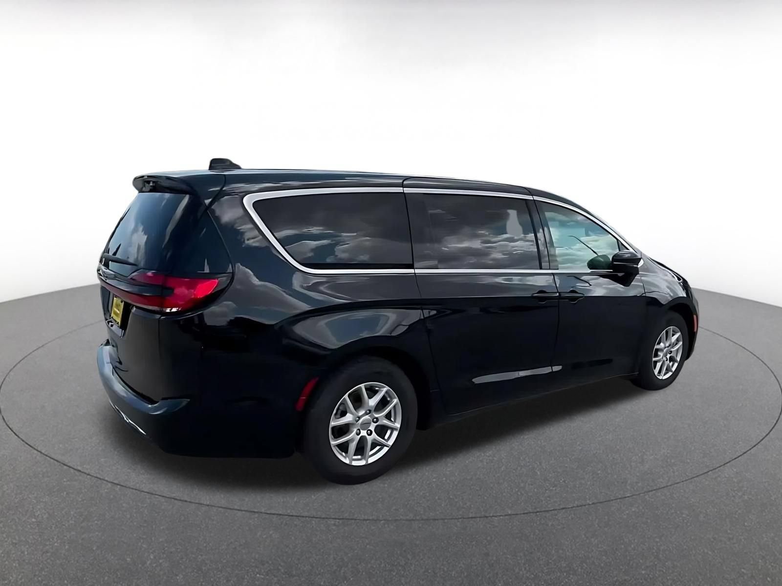 Thumbnail: 2025 Chrysler Pacifica - 12