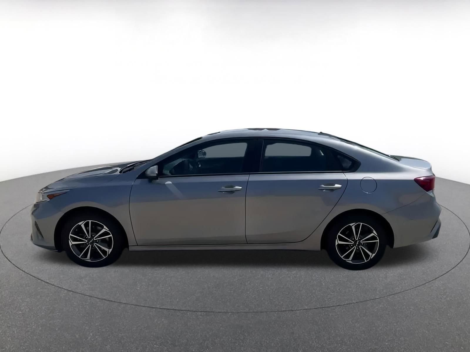 Thumbnail: 2023 Kia Forte - 8