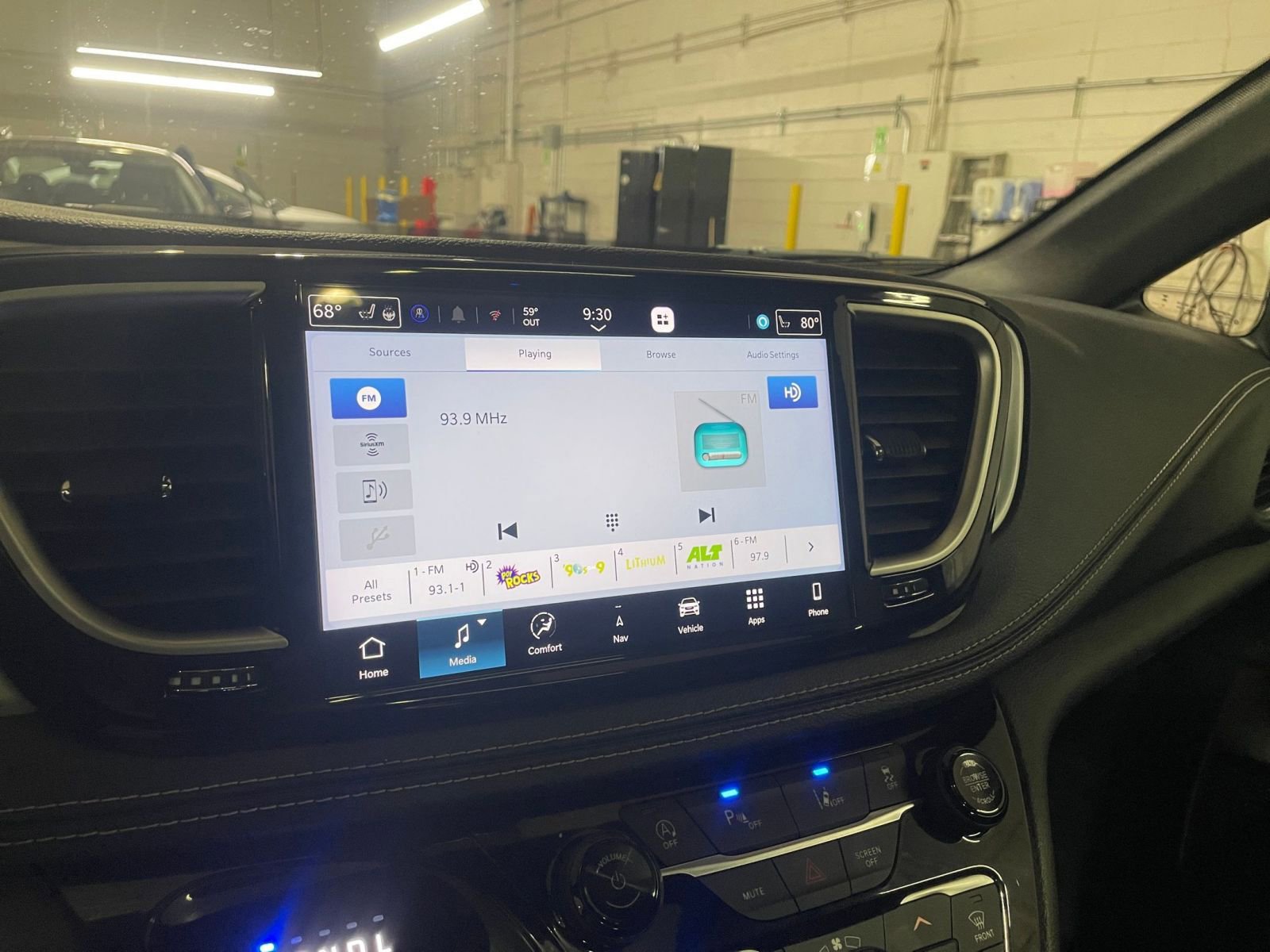 Thumbnail: 2025 Chrysler Pacifica - 23