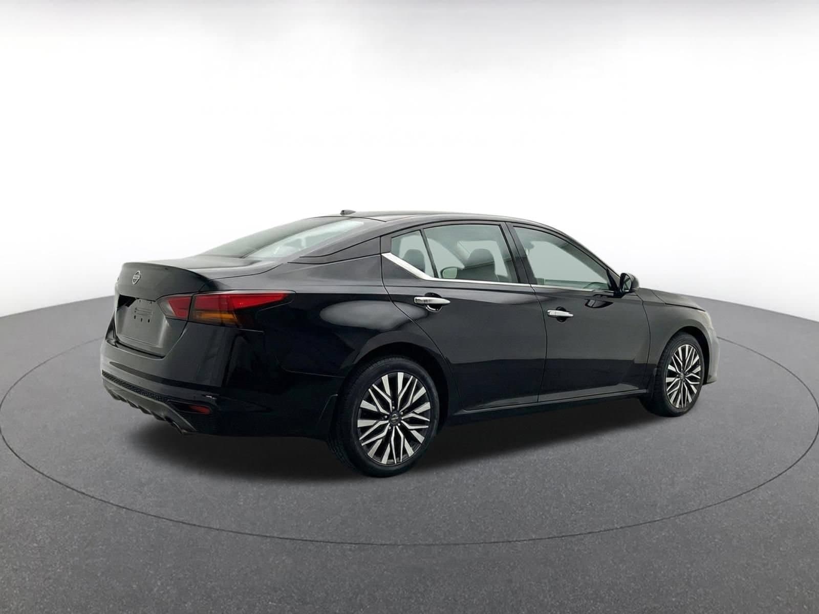 Thumbnail: 2025 Nissan Altima - 11