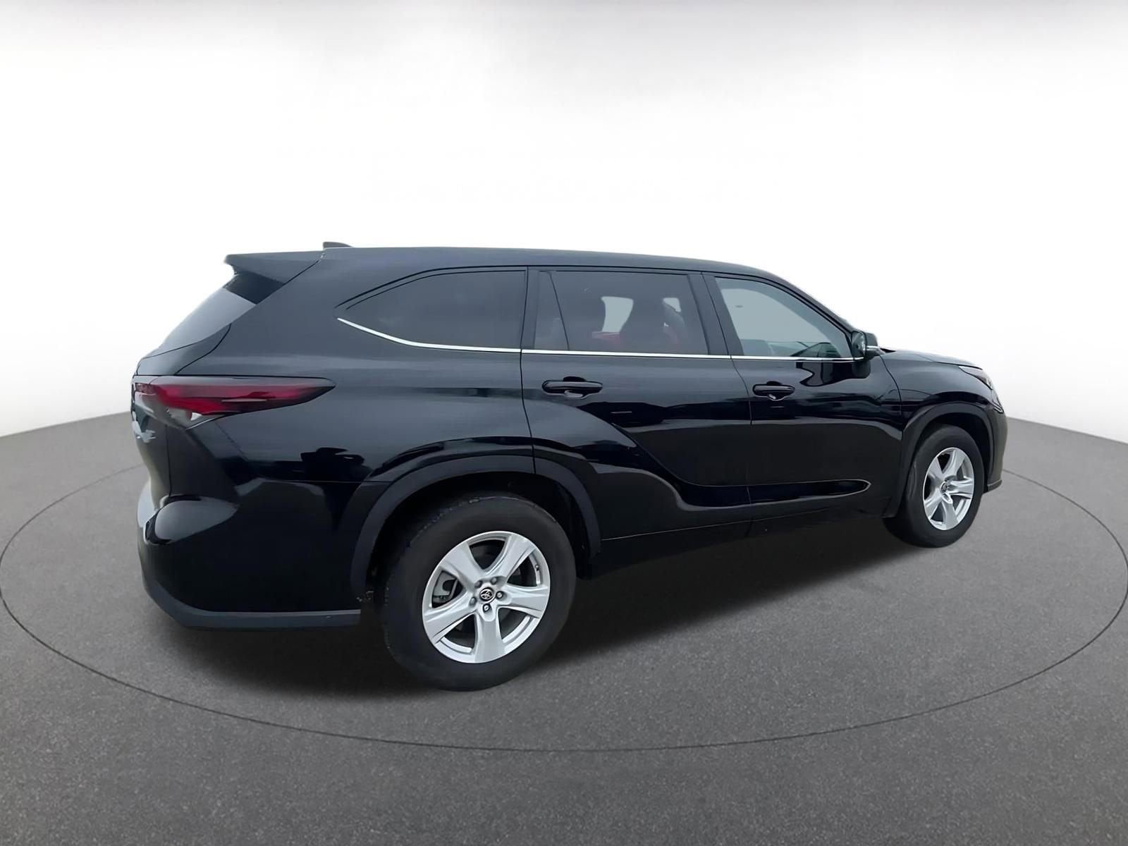 Thumbnail: 2025 Toyota Highlander - 15