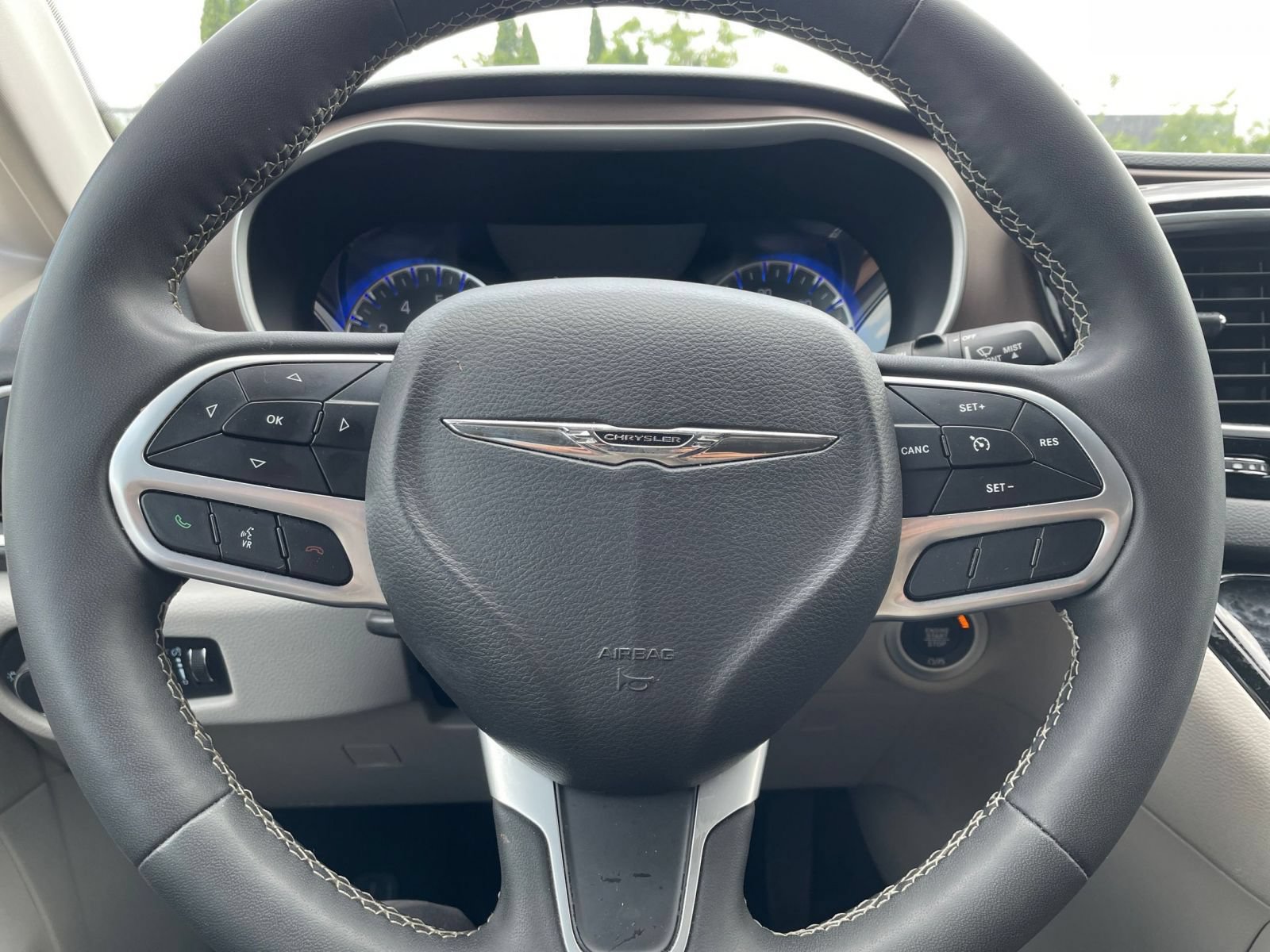 Thumbnail: 2022 Chrysler Voyager - 27
