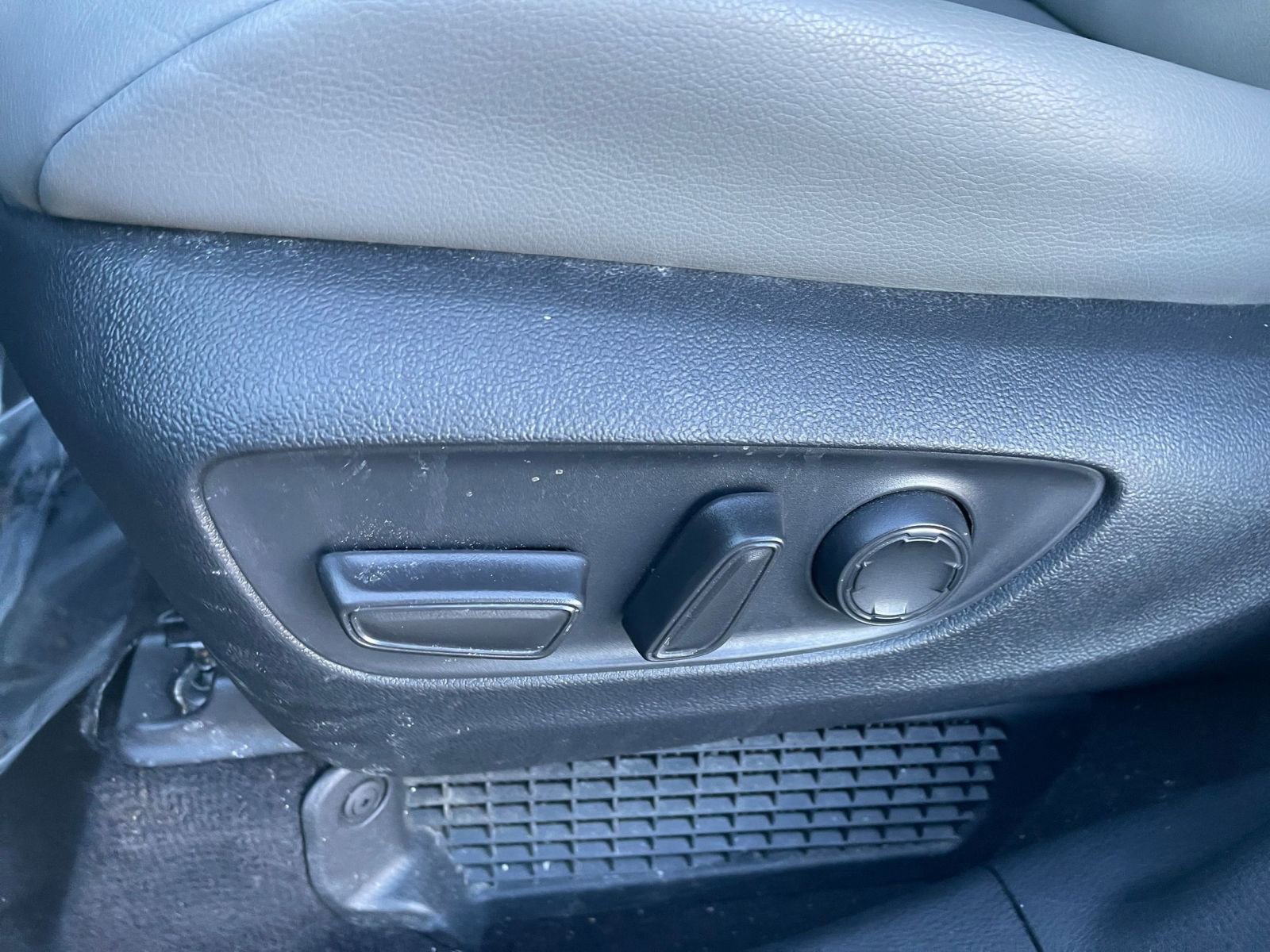 Thumbnail: 2025 Toyota Sienna - 25