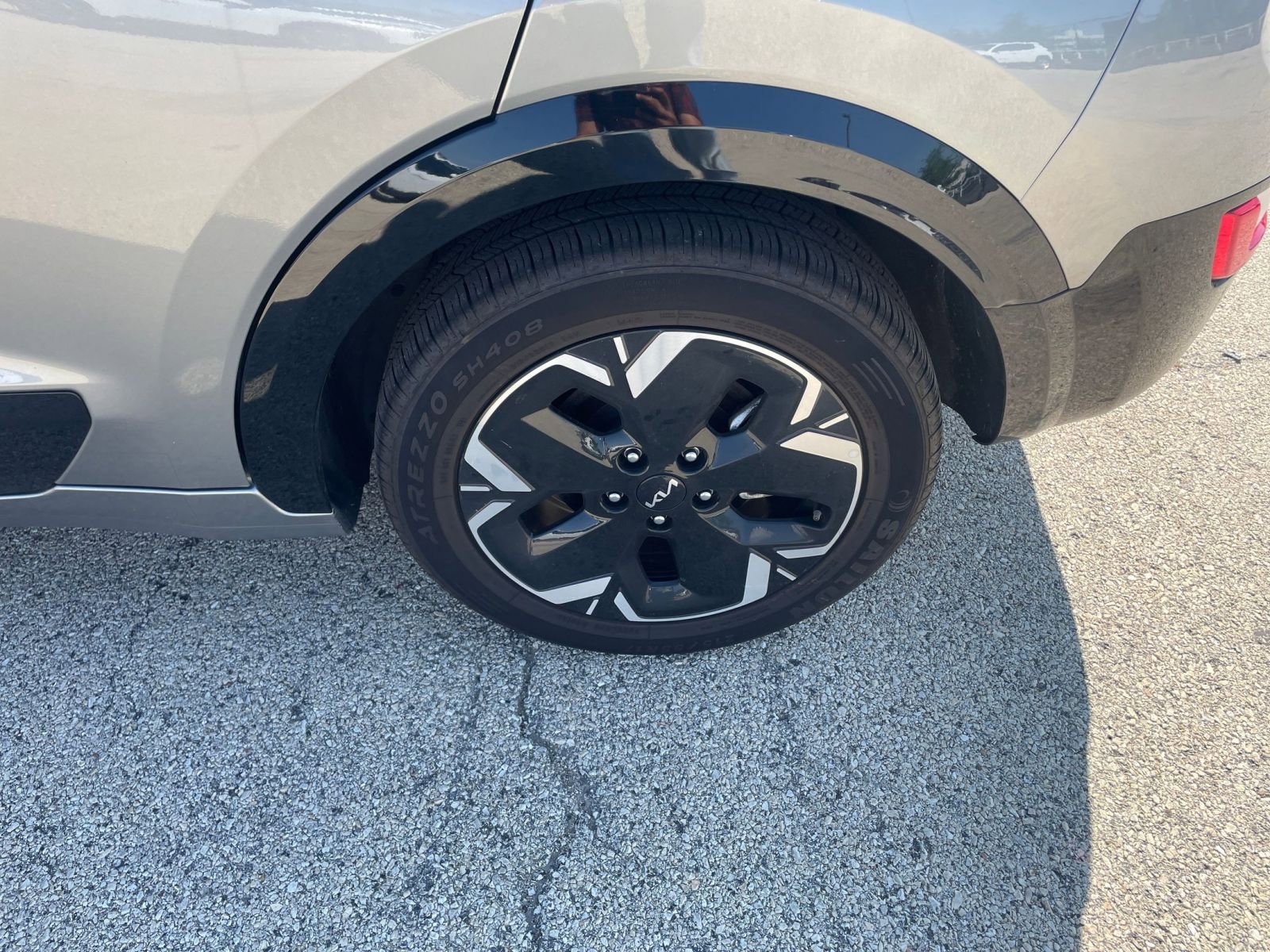 Thumbnail: 2023 Kia Niro - 34