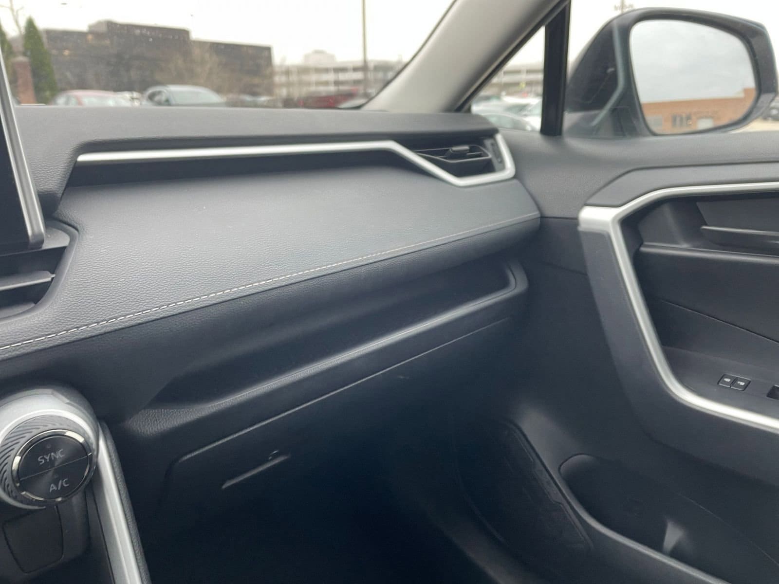 Thumbnail: 2025 Toyota RAV4 - 34