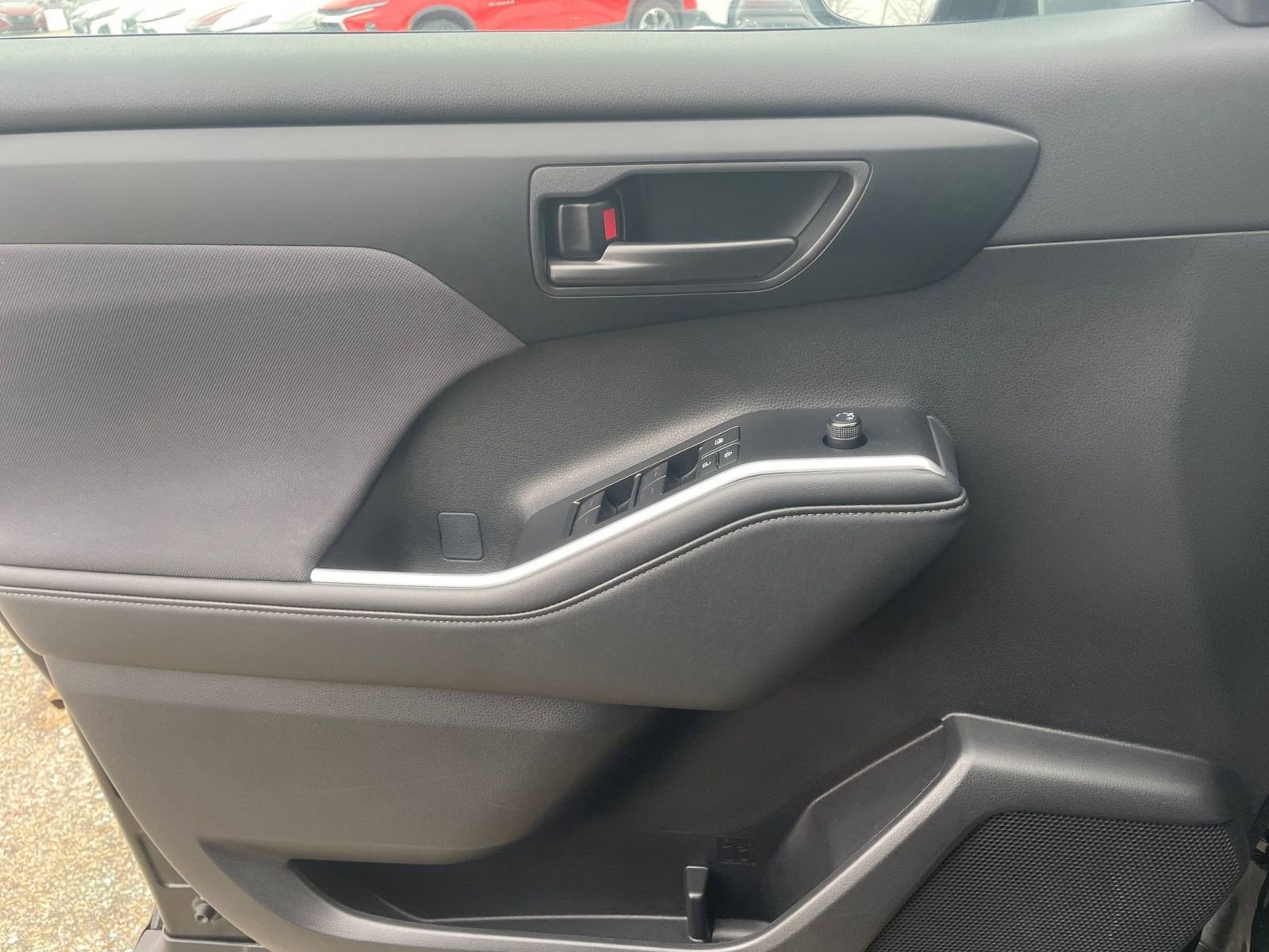 Thumbnail: 2025 Toyota Highlander - 18