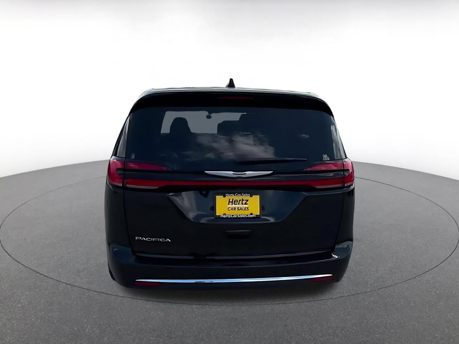 Thumbnail: 2025 Chrysler Pacifica - 10