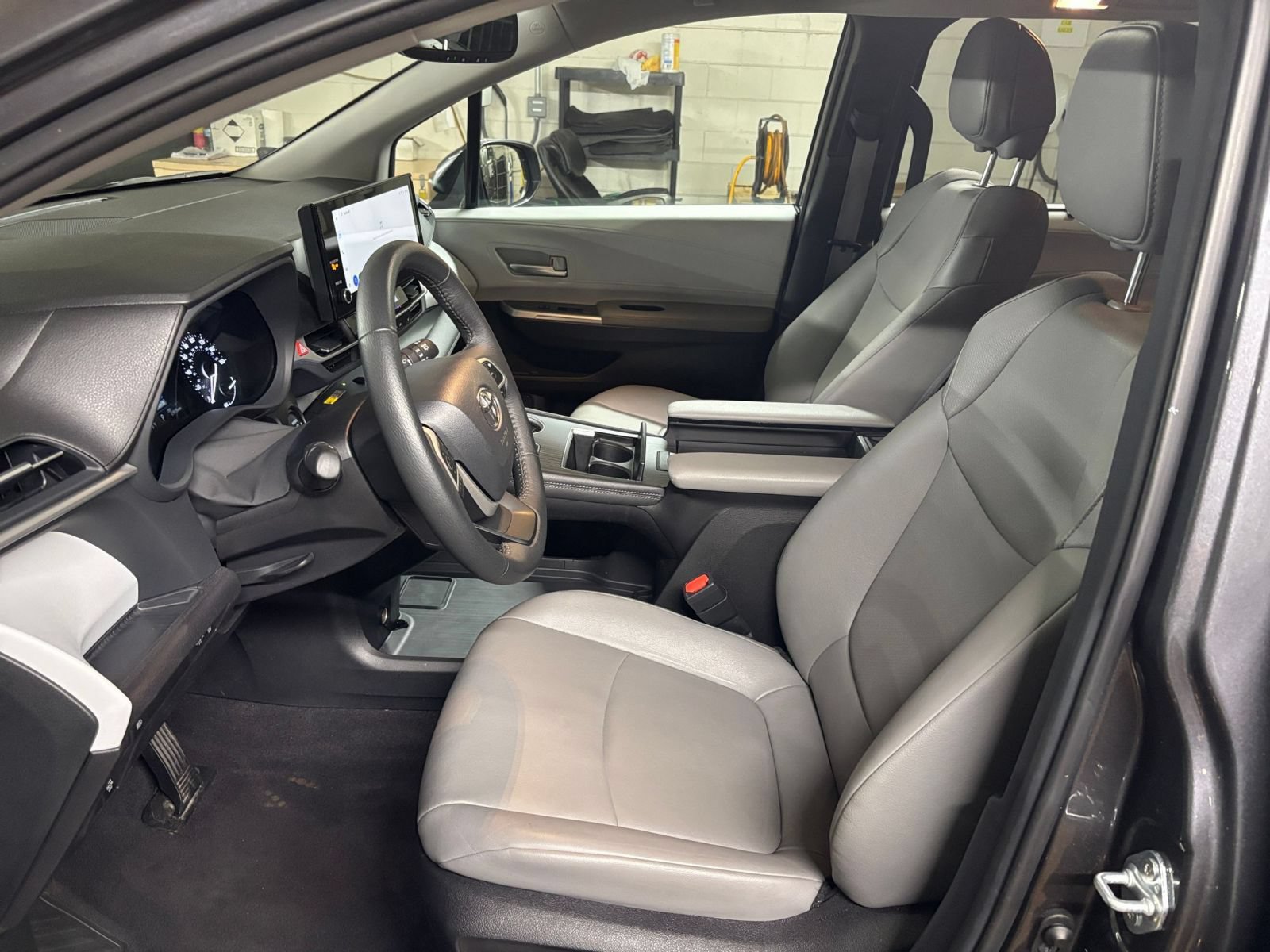 Thumbnail: 2025 Toyota Sienna - 26