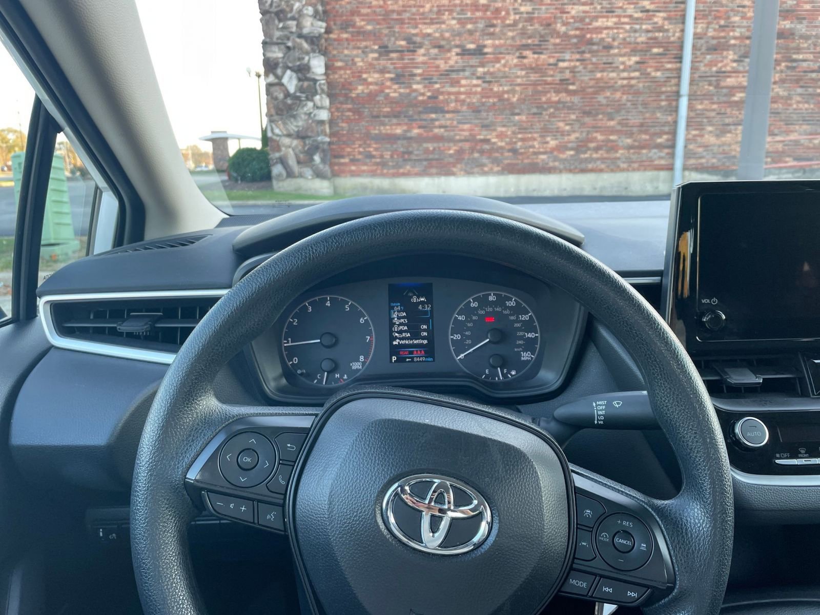 Thumbnail: 2025 Toyota Corolla - 33