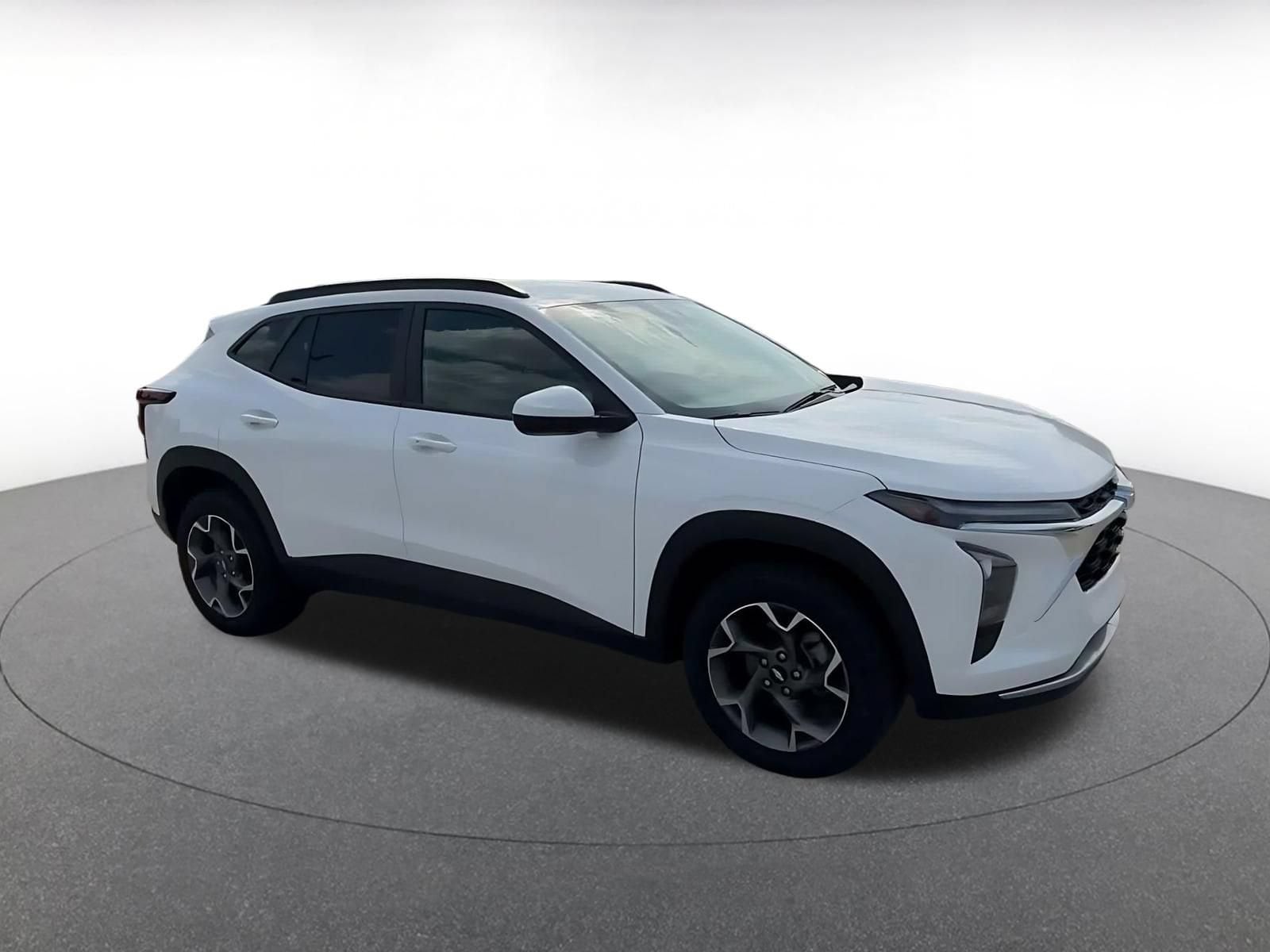 Thumbnail: 2025 Chevrolet Trax - 2