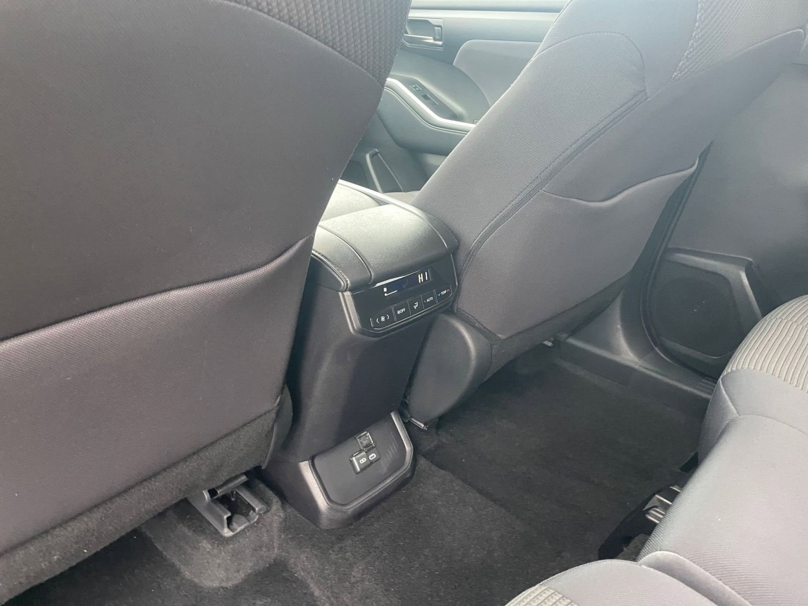 Thumbnail: 2025 Toyota Highlander - 24