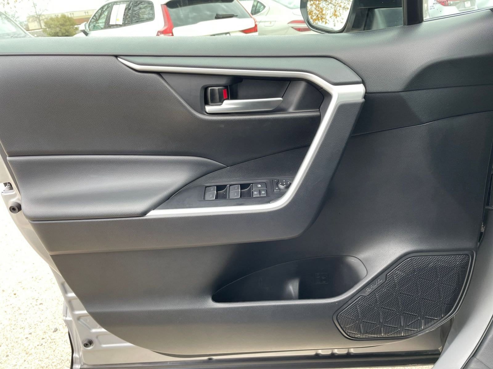 Thumbnail: 2025 Toyota RAV4 - 20