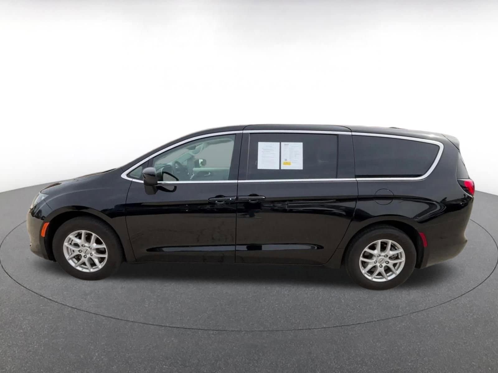 Thumbnail: 2024 Chrysler Voyager - 9