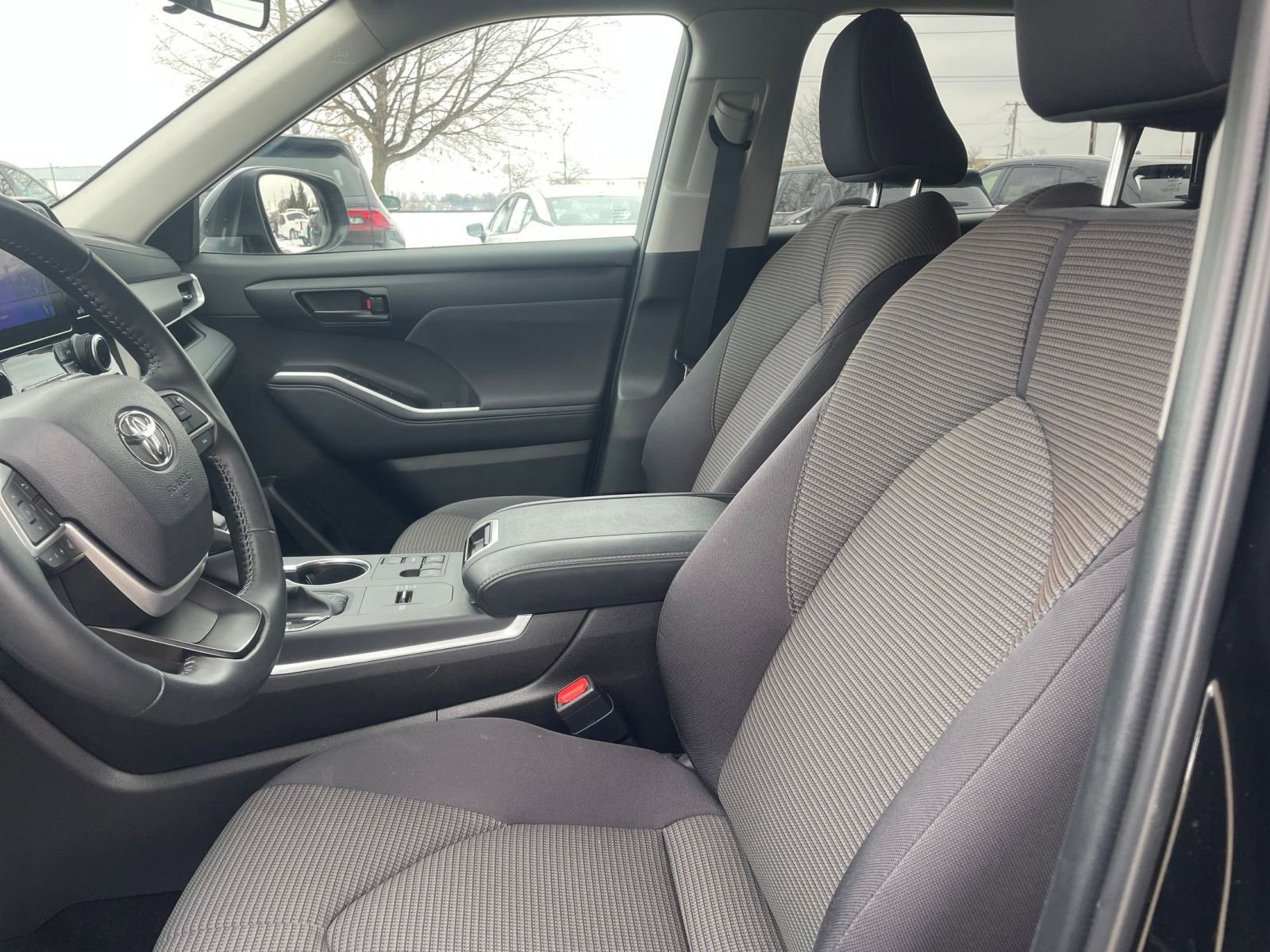 Thumbnail: 2025 Toyota Highlander - 28