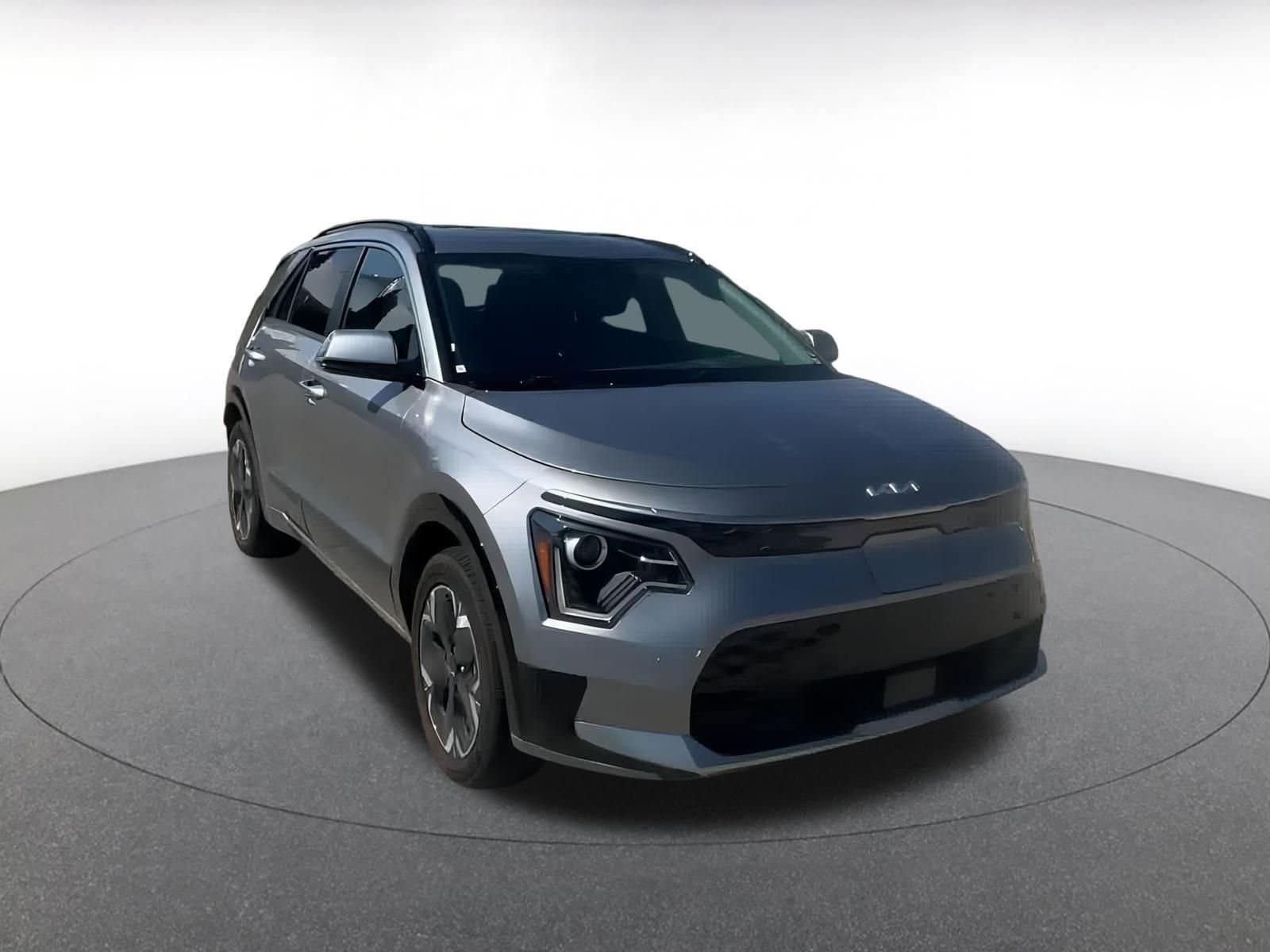 Thumbnail: 2023 Kia Niro - 3
