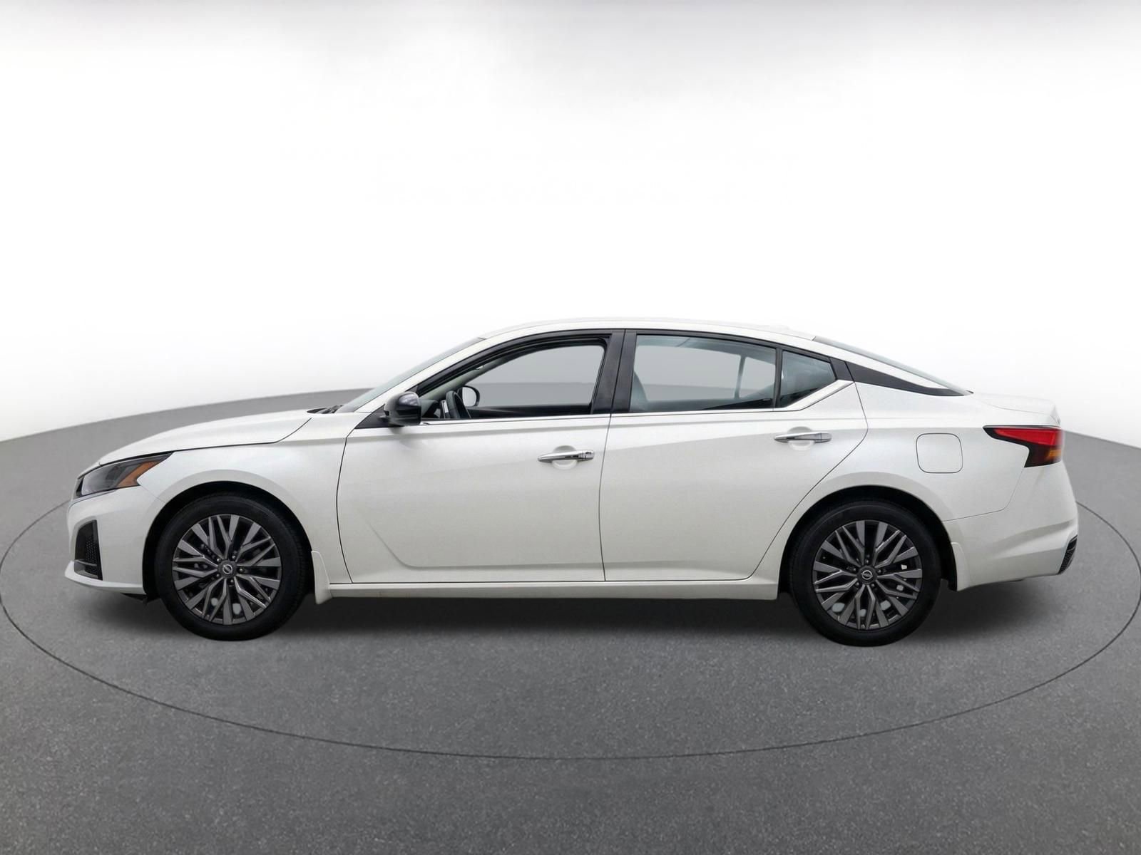 Thumbnail: 2025 Nissan Altima - 4