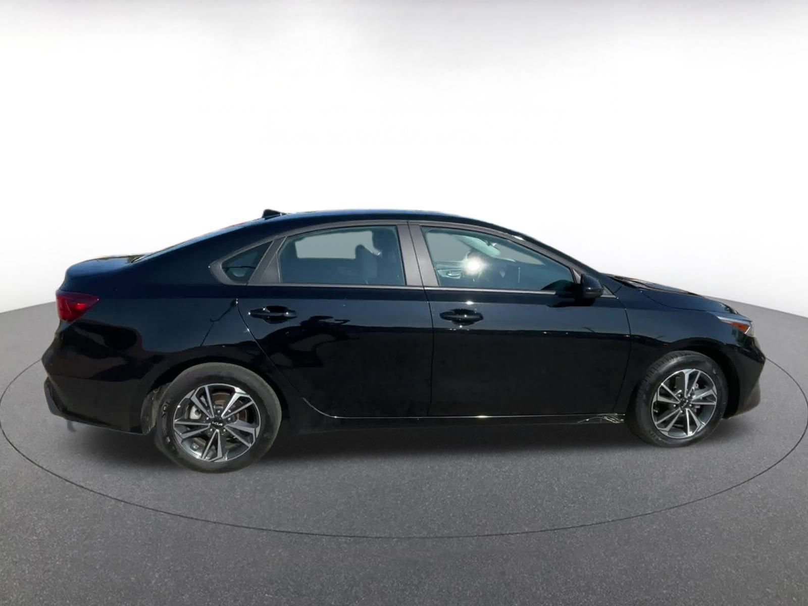 Thumbnail: 2024 Kia Forte - 16