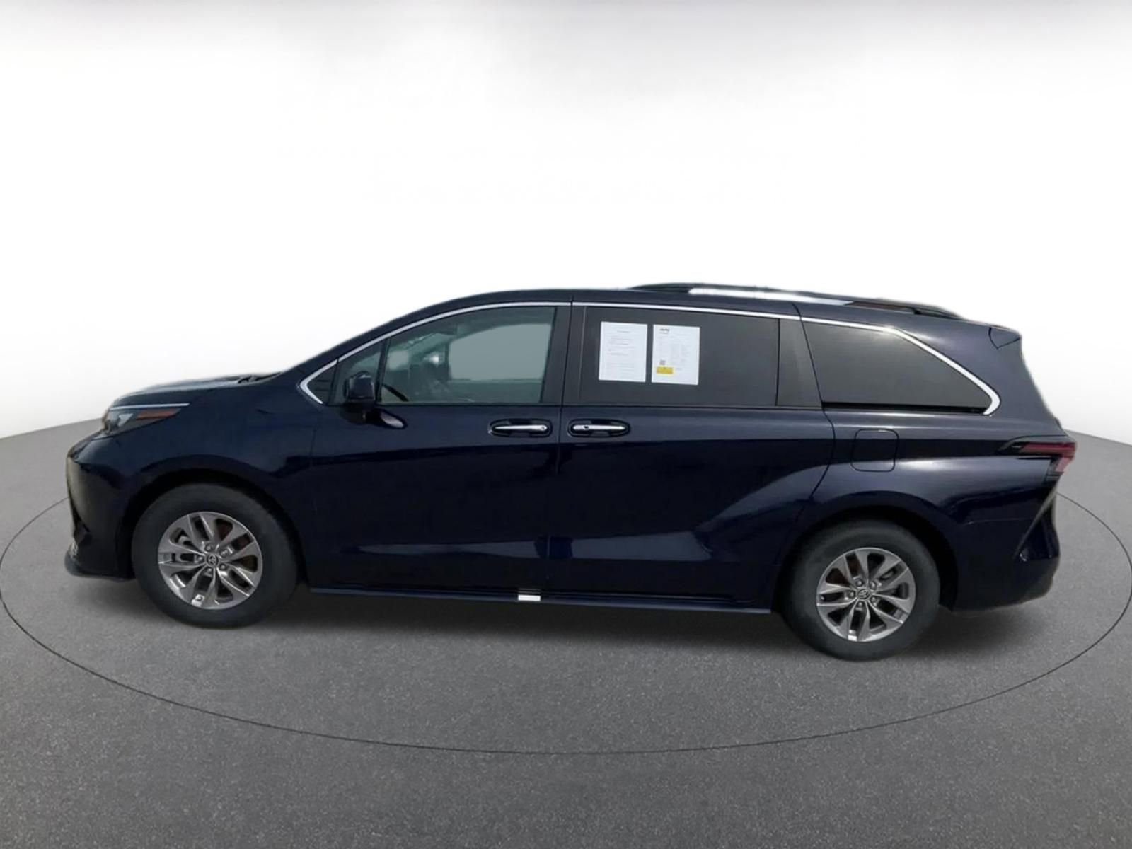 Thumbnail: 2024 Toyota Sienna - 9