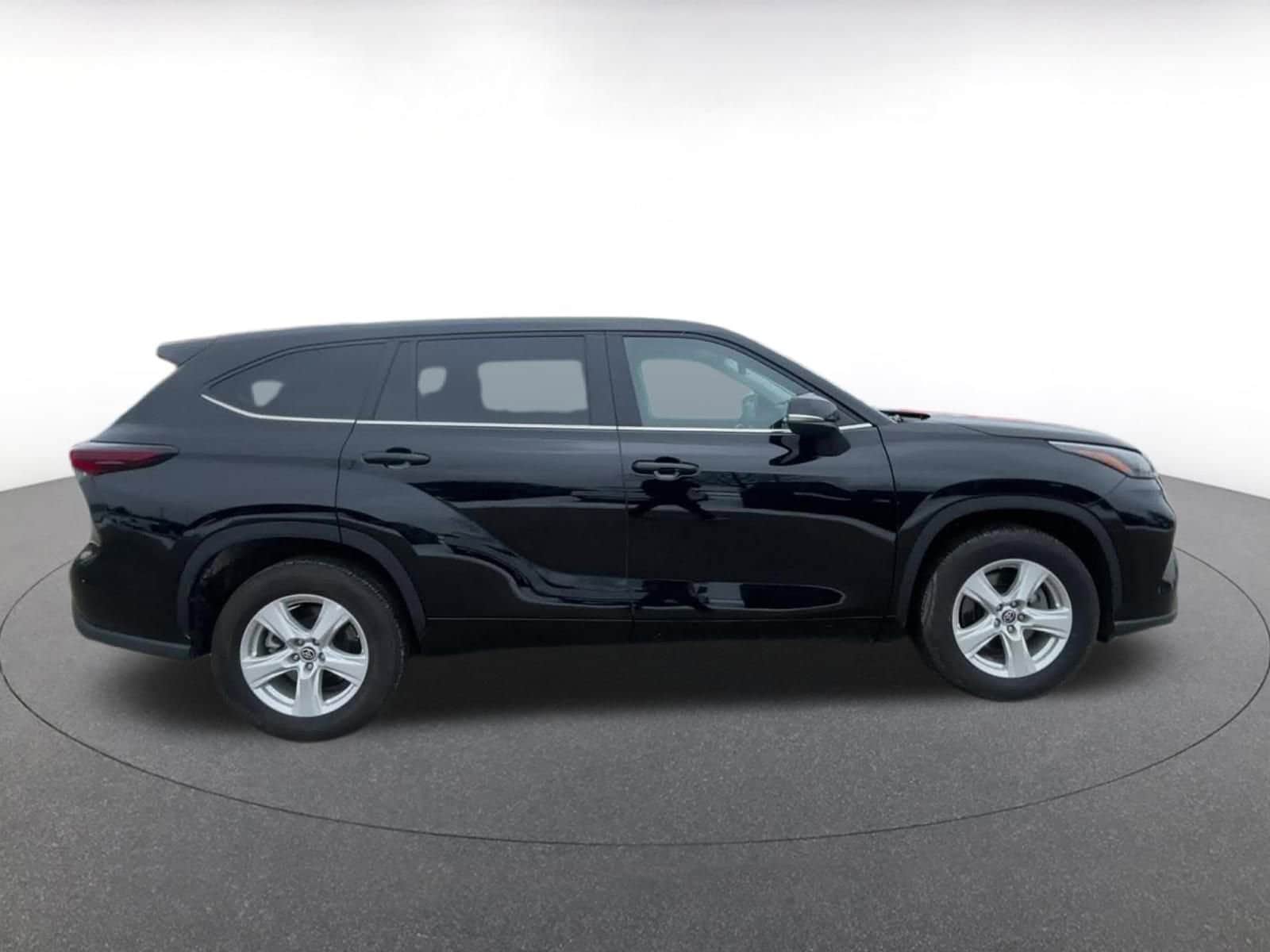 Thumbnail: 2025 Toyota Highlander - 16