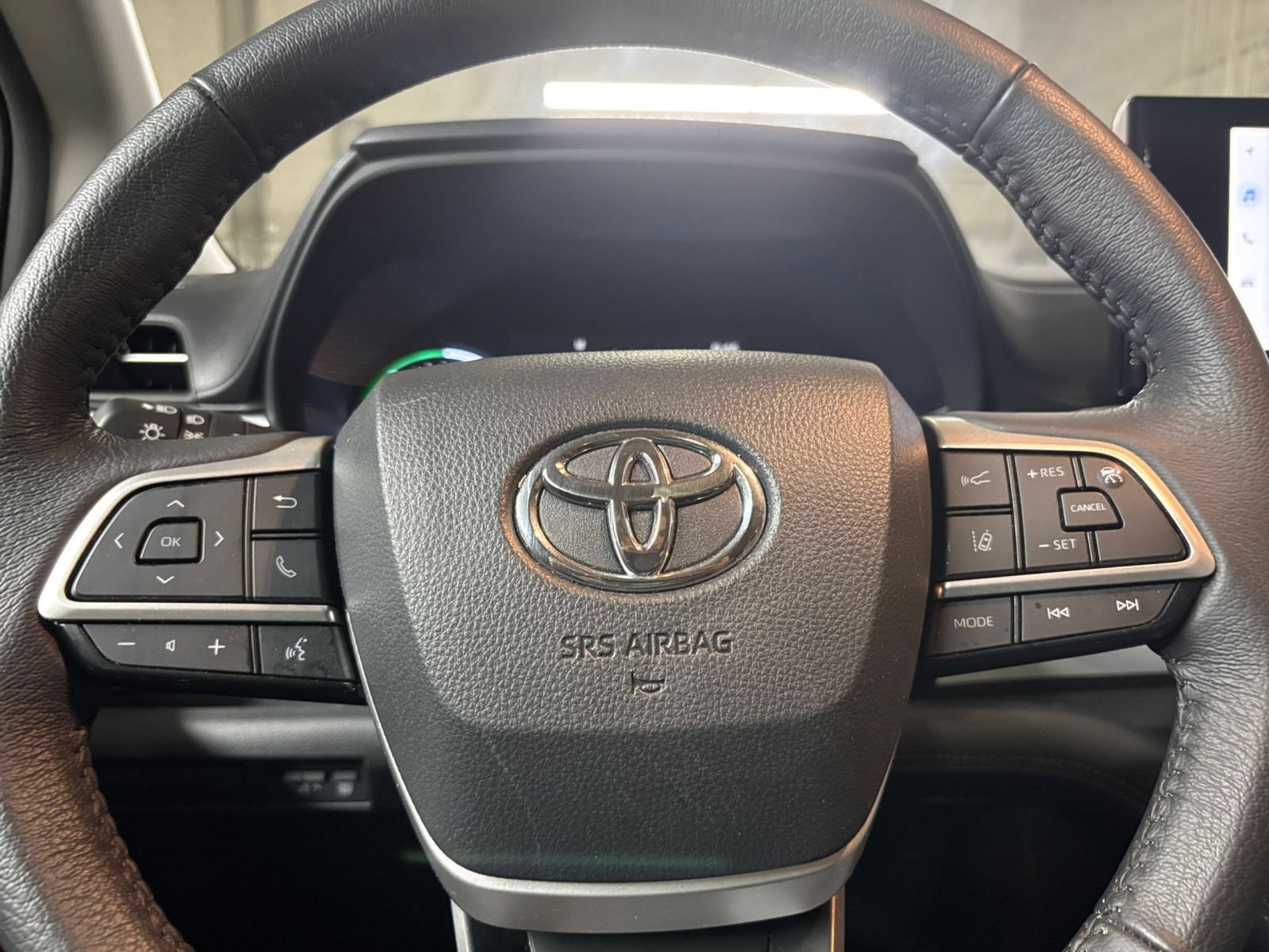 Thumbnail: 2025 Toyota Sienna - 27