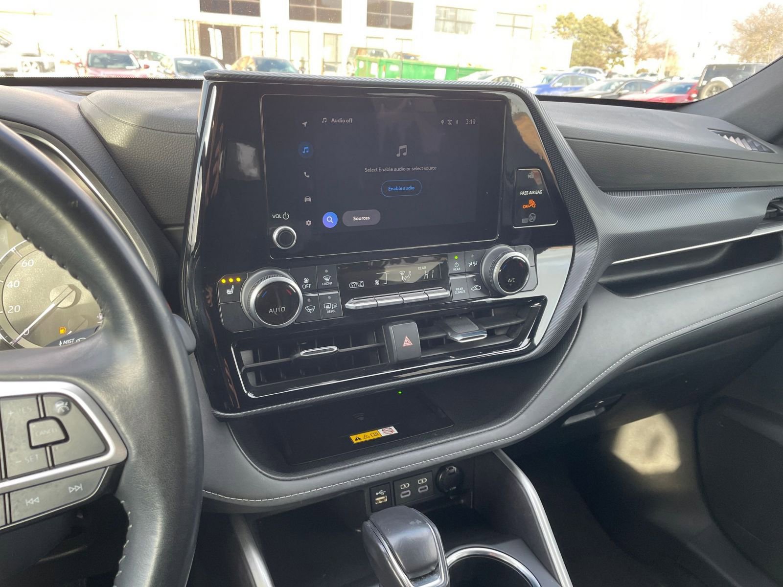 Thumbnail: 2024 Toyota Highlander - 18