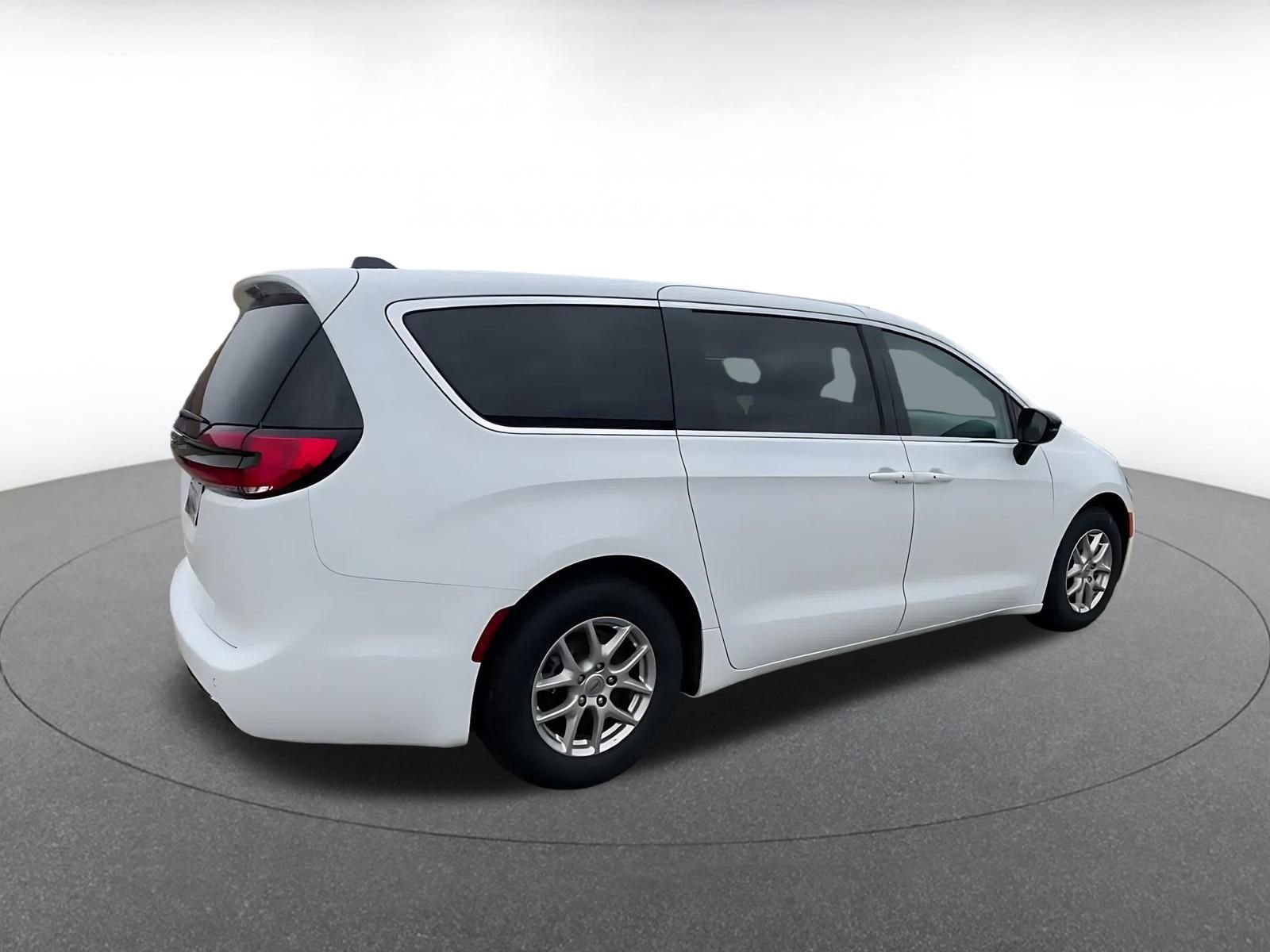 Thumbnail: 2024 Chrysler Pacifica - 15