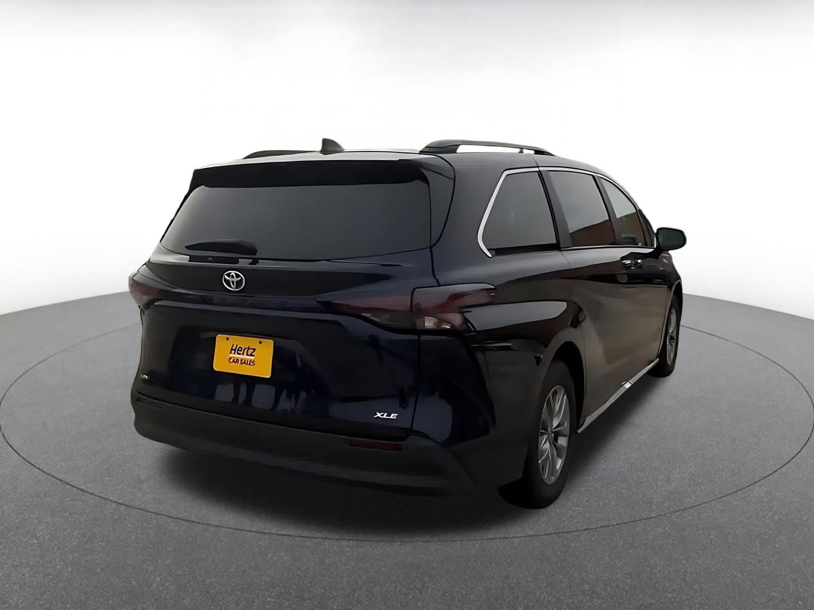 Thumbnail: 2025 Toyota Sienna - 14