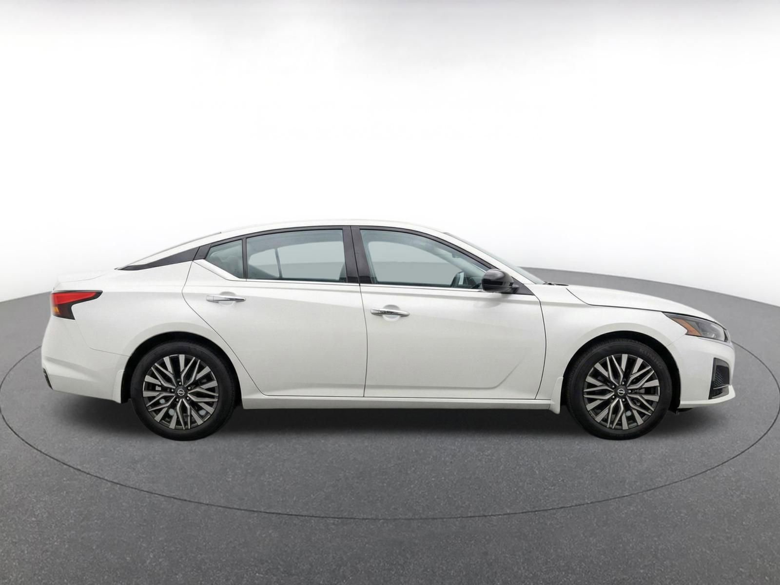Thumbnail: 2025 Nissan Altima - 10