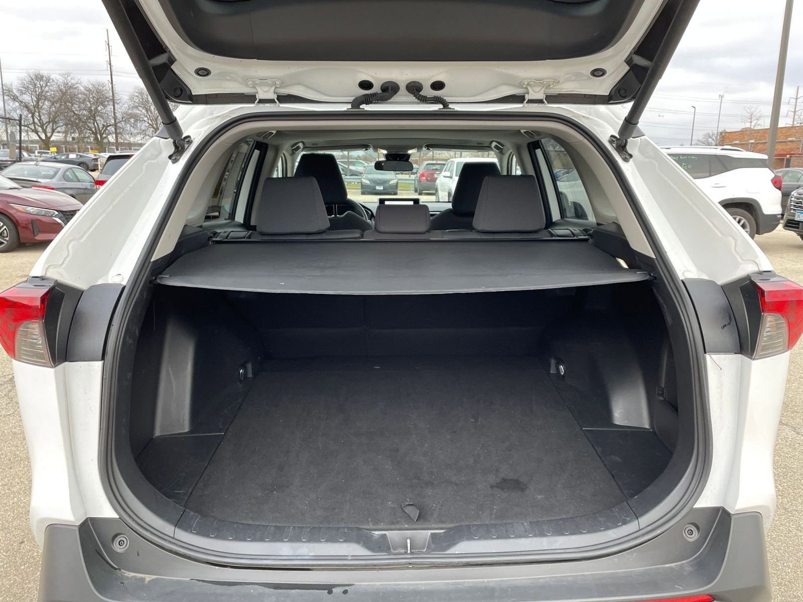 Thumbnail: 2025 Toyota RAV4 - 31