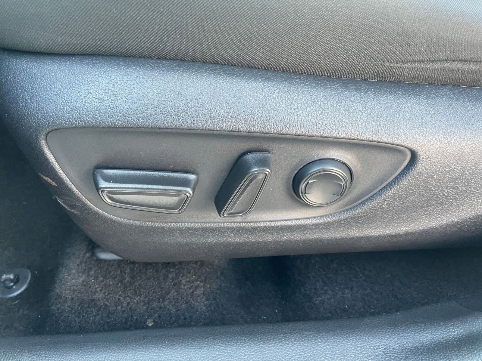 Thumbnail: 2025 Toyota RAV4 - 24