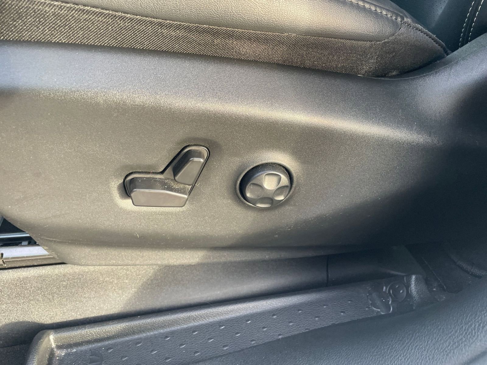 Thumbnail: 2025 Chrysler Pacifica - 25