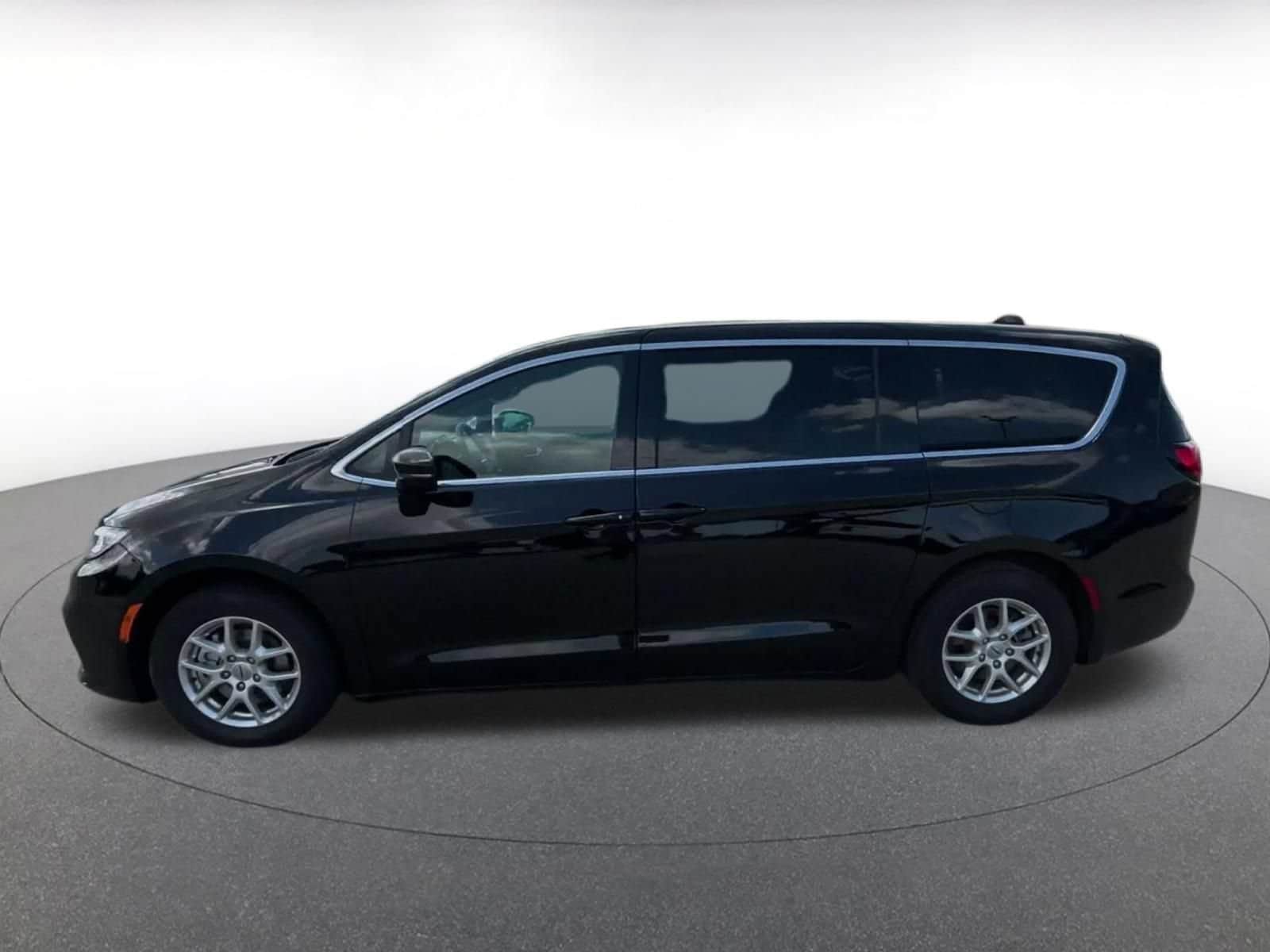 Thumbnail: 2025 Chrysler Pacifica - 7