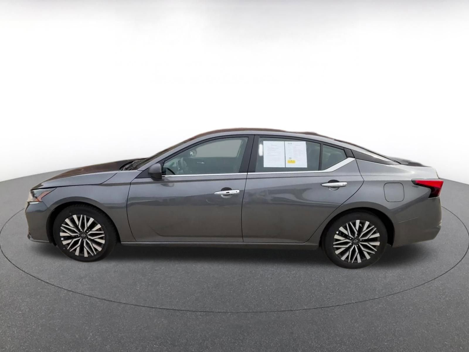 Thumbnail: 2025 Nissan Altima - 9
