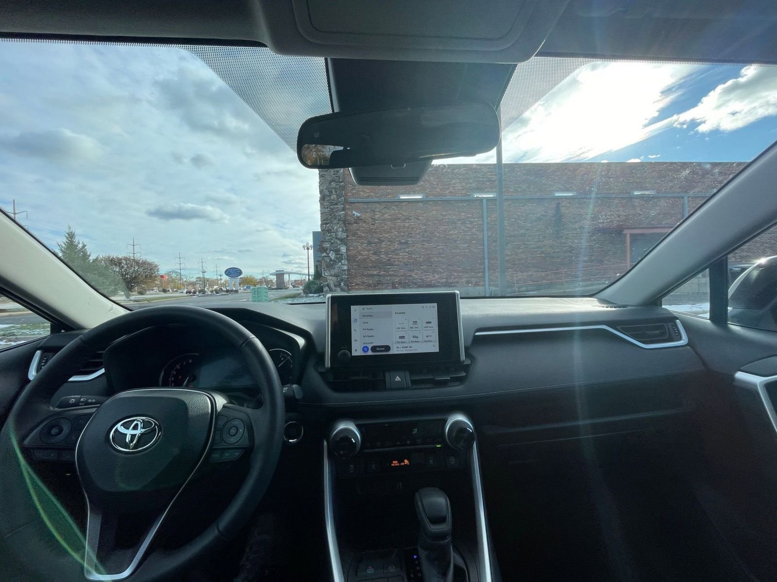 Thumbnail: 2025 Toyota RAV4 - 33