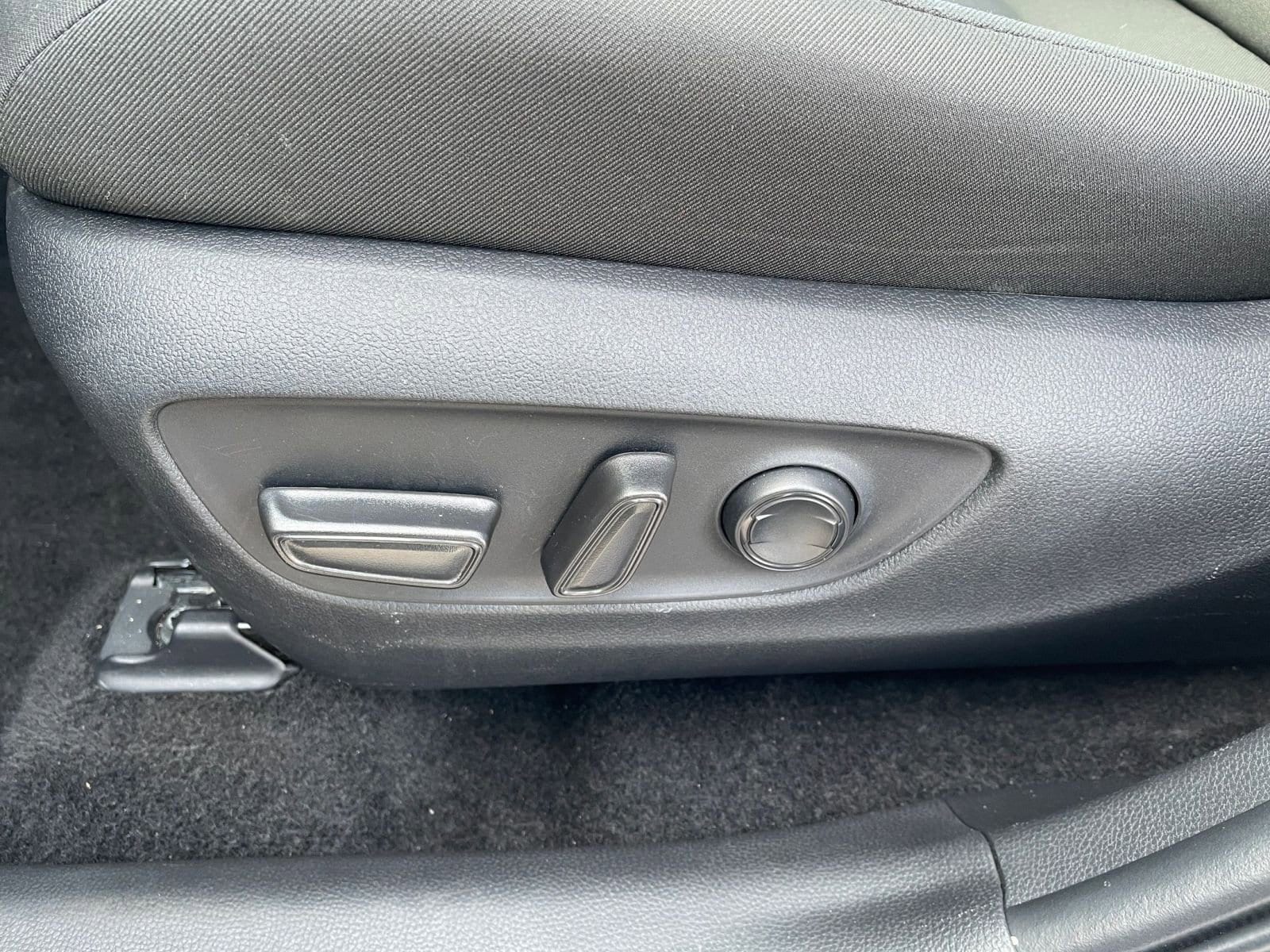 Thumbnail: 2025 Toyota RAV4 - 23