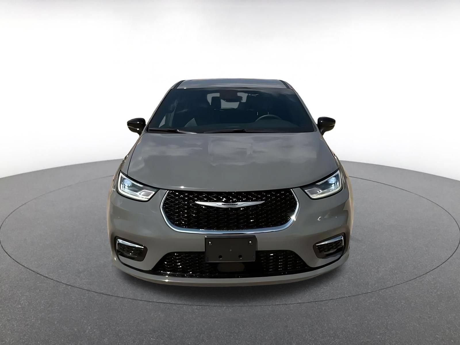 Thumbnail: 2025 Chrysler Pacifica - 4