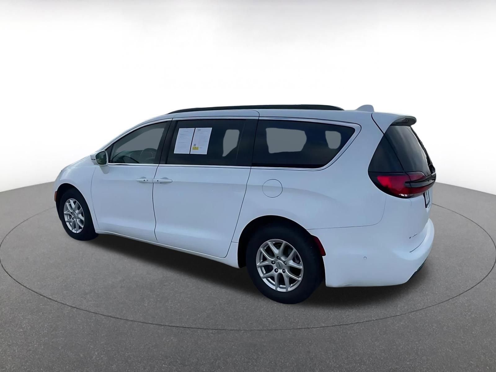 Thumbnail: 2022 Chrysler Pacifica - 10