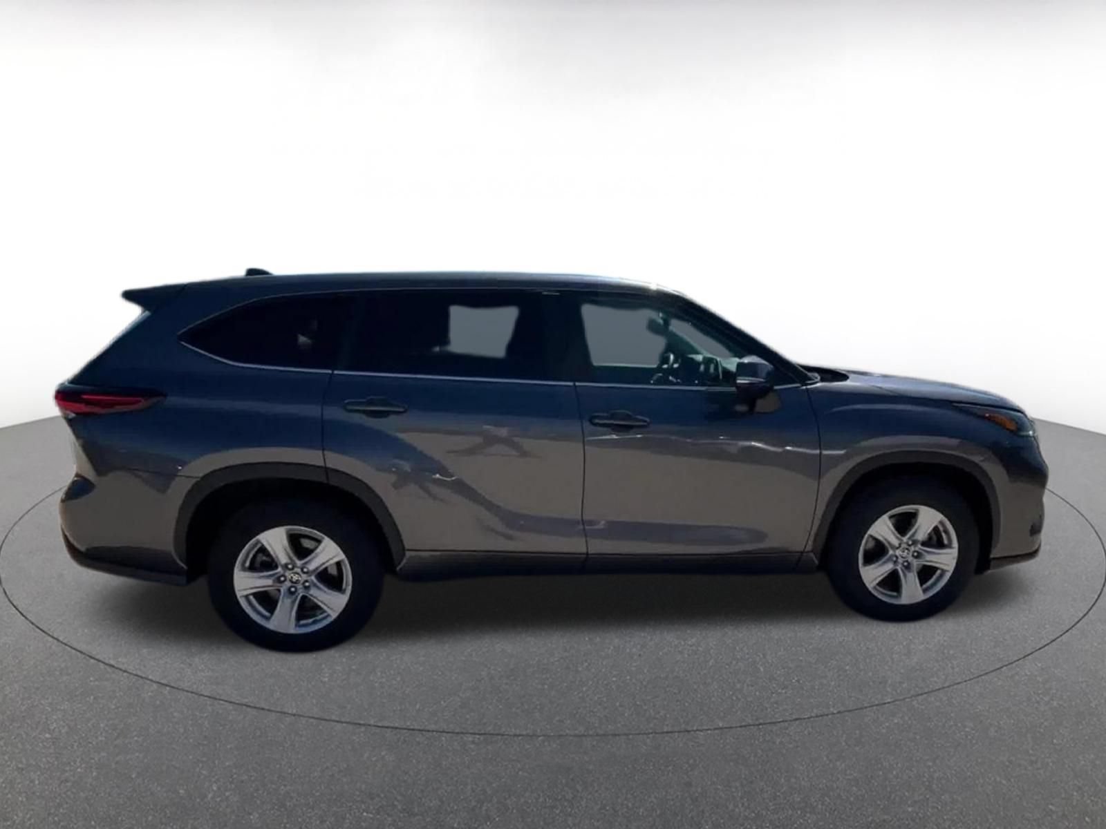 Thumbnail: 2025 Toyota Highlander - 16