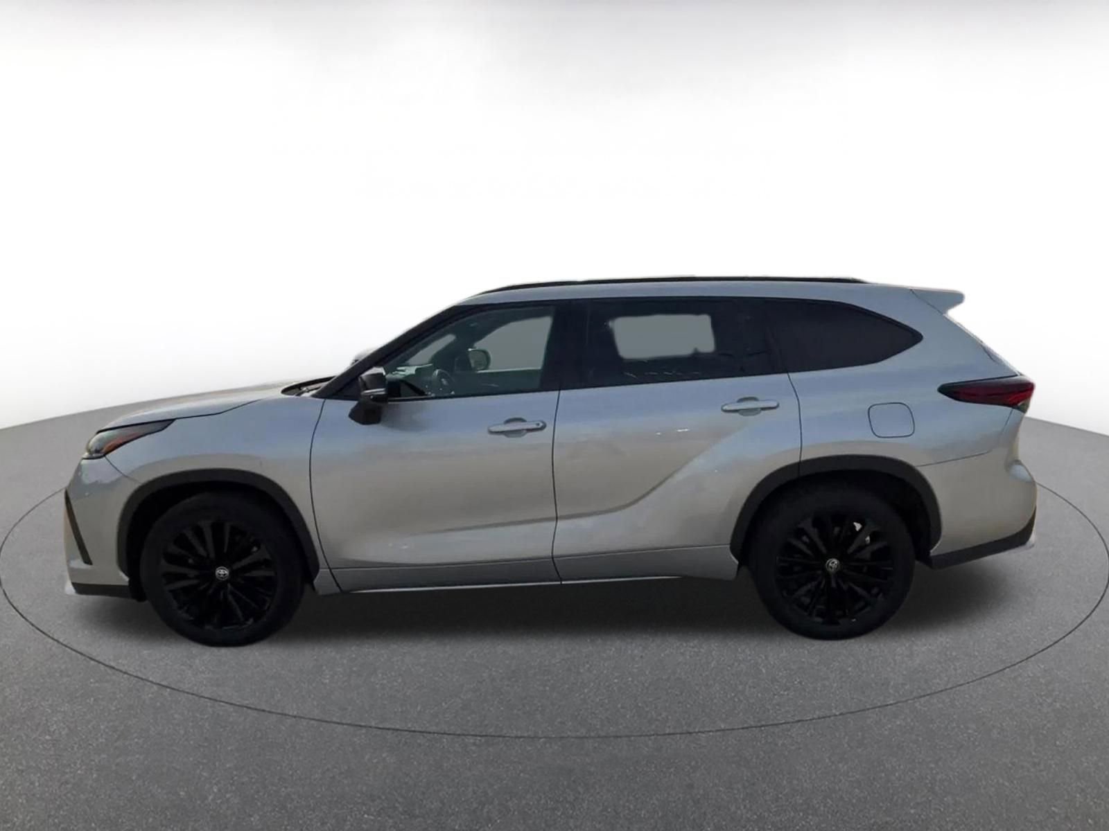 Thumbnail: 2025 Toyota Highlander - 9
