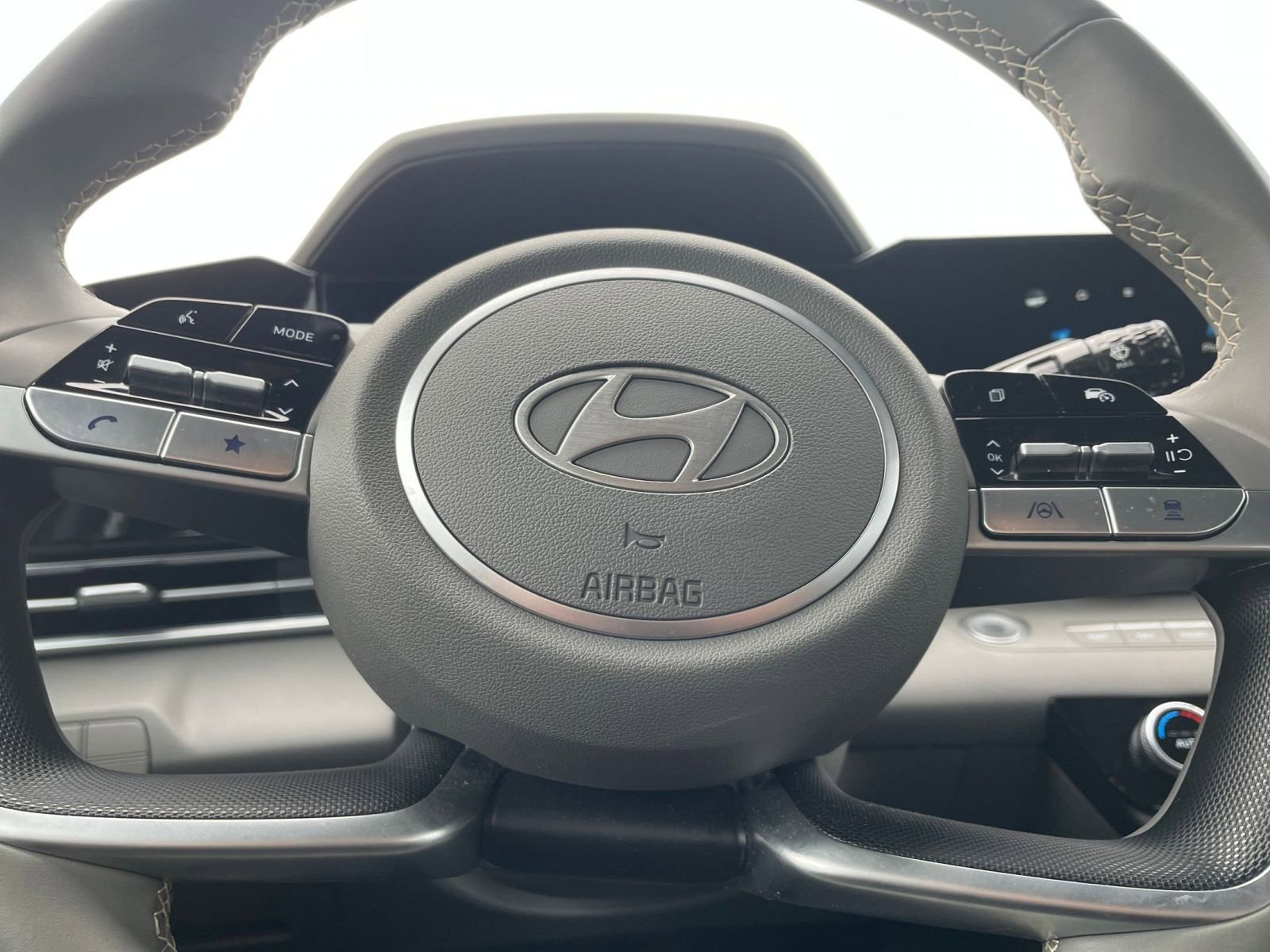 Thumbnail: 2025 Hyundai Elantra - 28